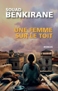 Une femme sur le toit